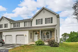 387 Oneida Dr, Reading, PA 19608 - Photo 2