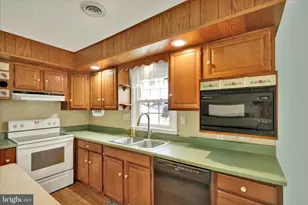 307 W Somerset St, Fleetwood, PA 19522 - Photo 8