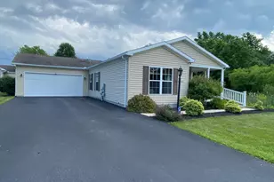 4 Wagtail Ct, Bechtelsville, PA 19505 - Photo 2