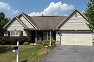32 Loganberry Ct, Womelsdorf, PA 19567 - Photo 2