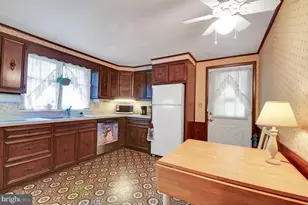 310 Carolina Ave, Reading, PA 19605 - Photo 8