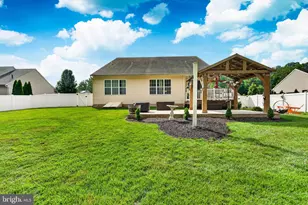 105 Woods Edge Dr, Douglassville, PA 19518 - Photo 4
