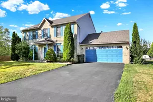209 Battenkill Dr, Douglassville, PA 19518 - Photo 2