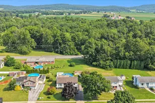 47 Carriage Cir, Oley, PA 19547 - Photo 2