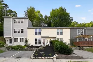 714 Summit Chase Dr, Reading, PA 19611 - Photo 2