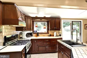 126 W Neversink Rd, Reading, PA 19606 - Photo 12