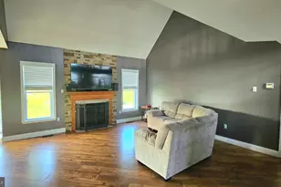 302 Chris Dr, Lenhartsville, PA 19534 - Photo 6