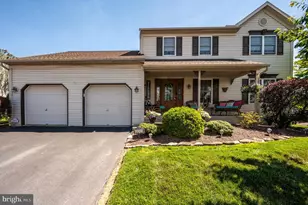 431 E Augusta Dr, Sinking Spring, PA 19608 - Photo 2