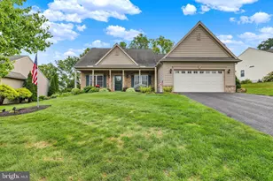 295 Copper Beech Ln, Womelsdorf, PA 19567 - Photo 2