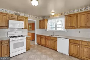 3236 Garfield Ave, Reading, PA 19605 - Photo 6