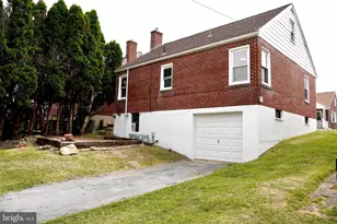 1421 Fayette Ave, Reading, PA 19607 - Photo 4