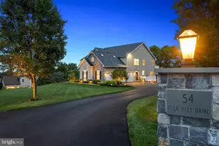 54 Glen Oley Dr, Reading, PA 19606 - Photo 2
