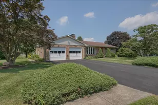 271 Maple Dr, Morgantown, PA 19543 - Photo 2