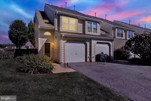 10 Chatham Dr, Morgantown, PA 19543 - Photo 2