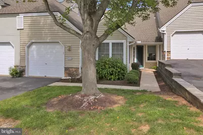 127 Hawthorne Court, Wyomissing, PA 19610 - Photo 2