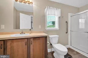 25 Dawn Dr, Douglassville, PA 19518 - Photo 18