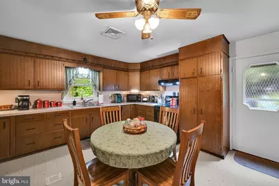 404 Hill Circle, Reading, PA 19607 - Photo 8