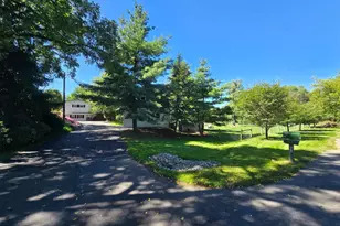 28 Lily Ln, Fleetwood, PA 19522 - Photo 2