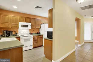 203 Oak Hill Ln, Reading, PA 19610 - Photo 6