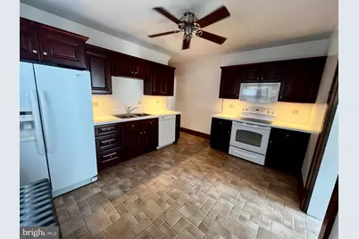 2123 Fairview Street, Reading, PA 19609 - Photo 6