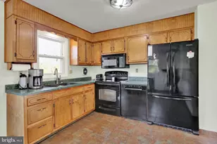 324 Grove Rd, Mohrsville, PA 19541 - Photo 8