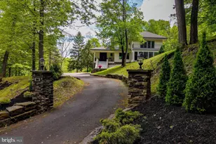 282 Aqueduct Rd, Washington Crossing, PA 18977 - Photo 2