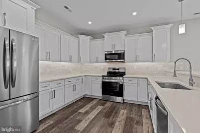 2823 Avenue E, Levittown, PA 19056 - Photo 2