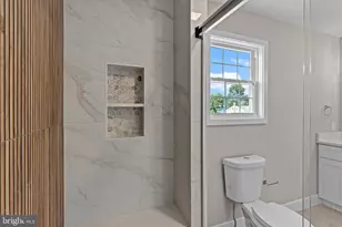 2823 Ave E, Levittown, PA 19056 - Photo 36