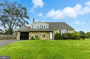 559 Maple Ave, Southampton, PA 18966 - Photo 2