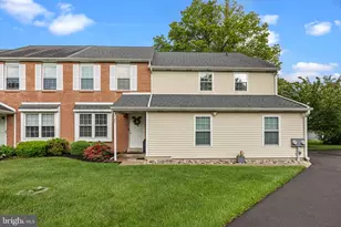 560 Thrush Ct, Yardley, PA 19067 - Photo 2