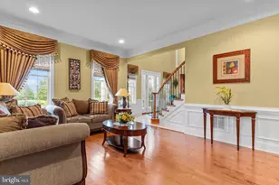 288 Jane Chapman Dr E, Newtown, PA 18940 - Photo 8