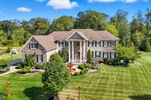 288 Jane Chapman Dr E, Newtown, PA 18940 - Photo 2