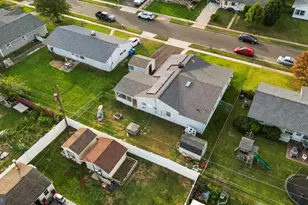 24 Chestnut Ln, Levittown, PA 19055 - Photo 6