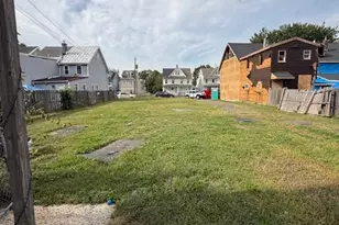 637 Spruce St, Bristol, PA 19007 - Photo 2