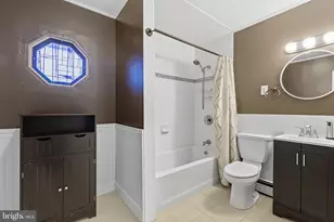 9 Newberry Ln, Levittown, PA 19054 - Photo 14