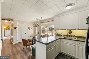 11 Stream Ln, Levittown, PA 19055 - Photo 6