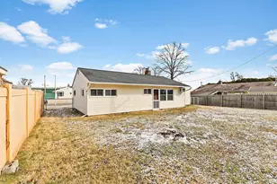 10 Blue Ridge Dr, Levittown, PA 19057 - Photo 36