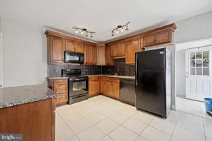 348 Jefferson Ave, Bristol, PA 19007 - Photo 6