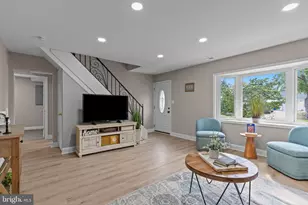 14 Iris Rd, Levittown, PA 19057 - Photo 2