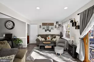 423 N Mt Vernon Cir, Bensalem, PA 19020 - Photo 2