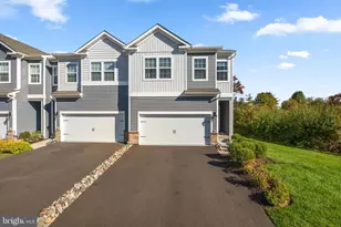 48 Fonthill Ct, Quakertown, PA 18951 - Photo 2