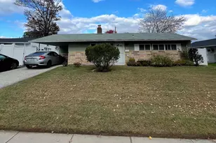 22 Myrtle Ln, Levittown, PA 19054 - Photo 2