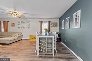 14 Dewberry Ln, Levittown, PA 19055 - Photo 16