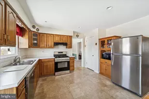 956 Duxbury Dr, Langhorne, PA 19047 - Photo 10