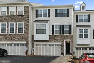 30139 Hickory Ln, Langhorne, PA 19047 - Photo 2