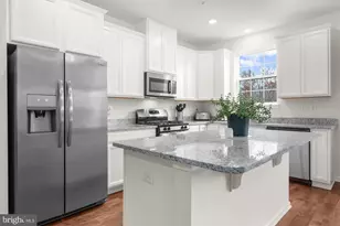 105 Edgewater Ct, Quakertown, PA 18951 - Photo 2