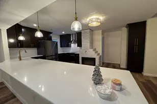 25 Oval Turn Ln, Levittown, PA 19055 - Photo 4