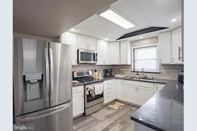 42 Hollyhock Lane, Levittown, PA 19055 - Photo 8