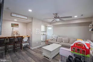 42 Hollyhock Ln, Levittown, PA 19055 - Photo 12
