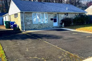 2519 Woodlawn Dr, Bristol, PA 19007 - Photo 1